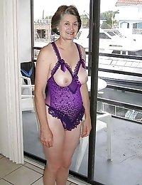 Granny big ass woman nude photo